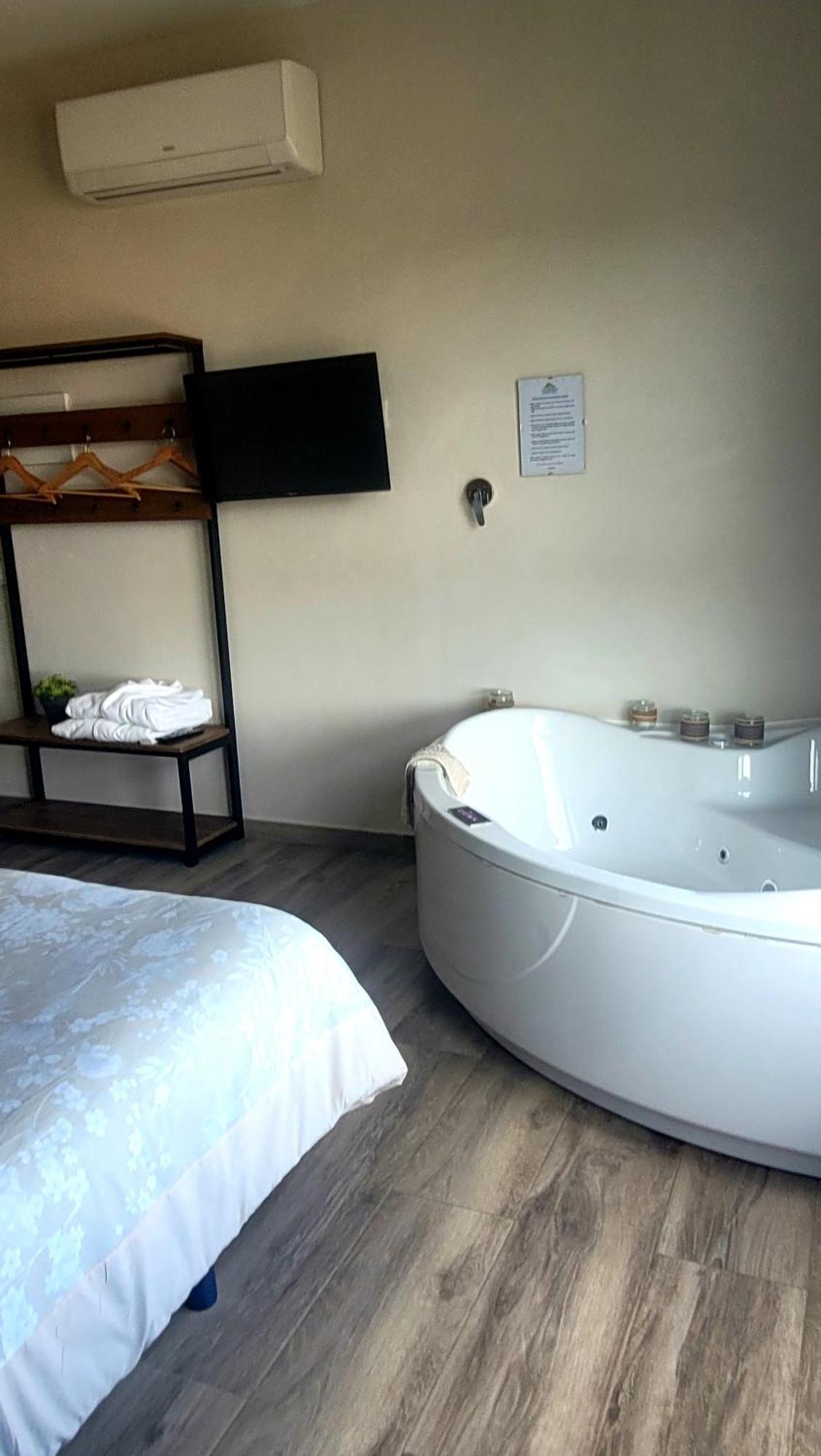 Casas Rurales Maribel - Complejo Moradas Del Cerro 2 - Suites Con Jacuzzi En Alcala Del Jucar Casas del Cerro Zimmer foto