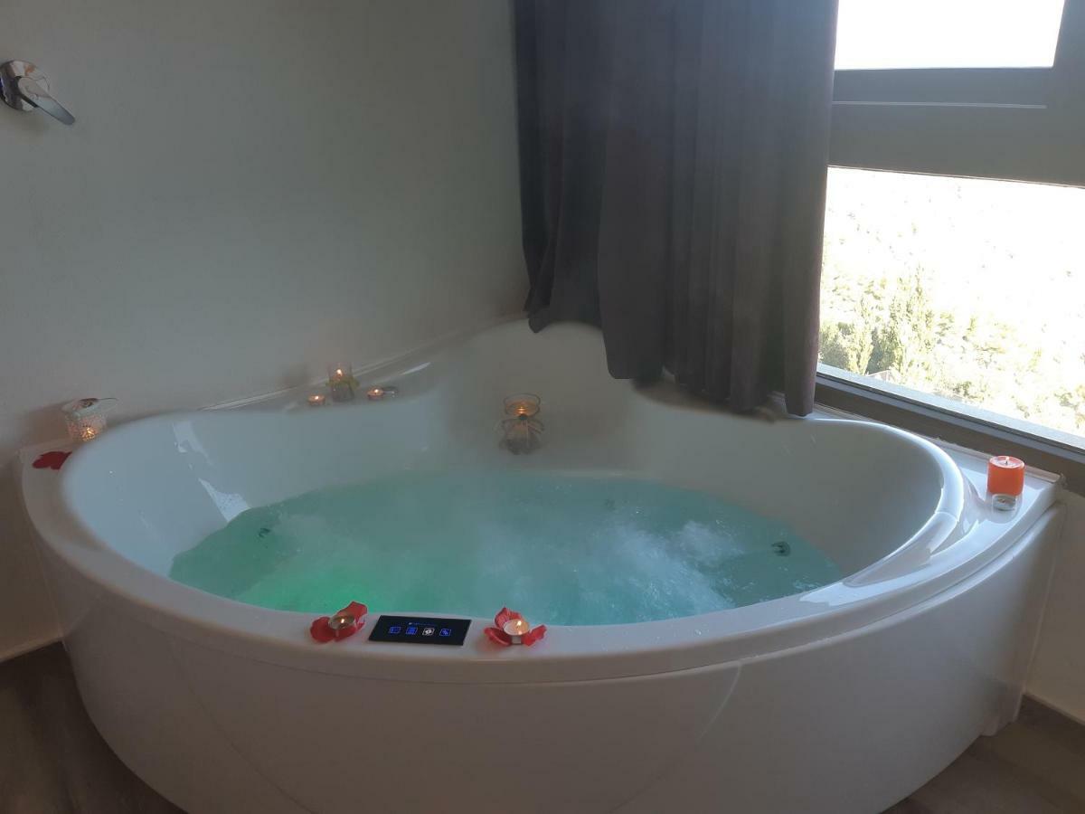 Casas Rurales Maribel - Complejo Moradas Del Cerro 2 - Suites Con Jacuzzi En Alcala Del Jucar Casas del Cerro Exterior foto